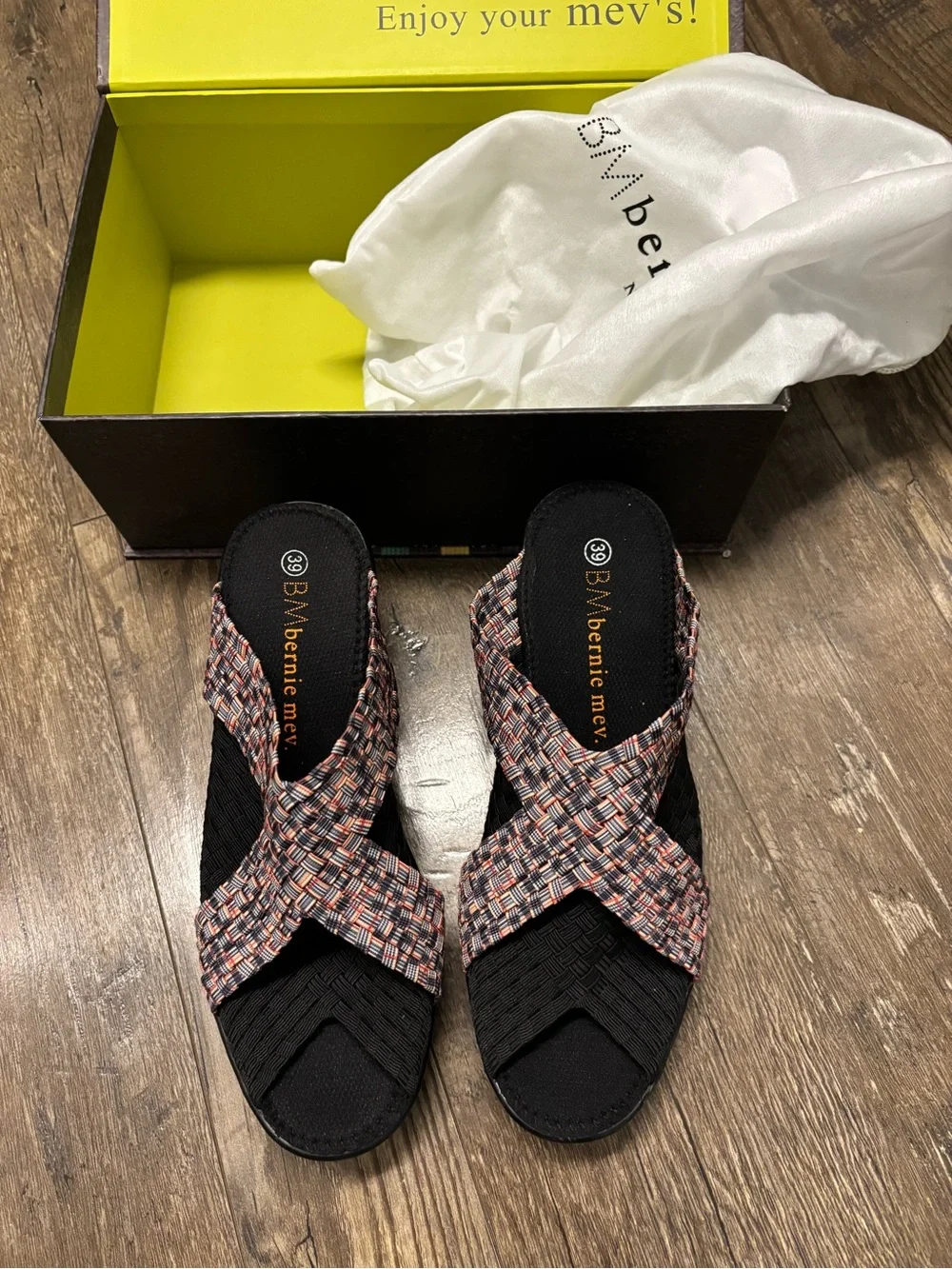 Bernie mev. Bernadette Slip On Wedge Sandals Size 39